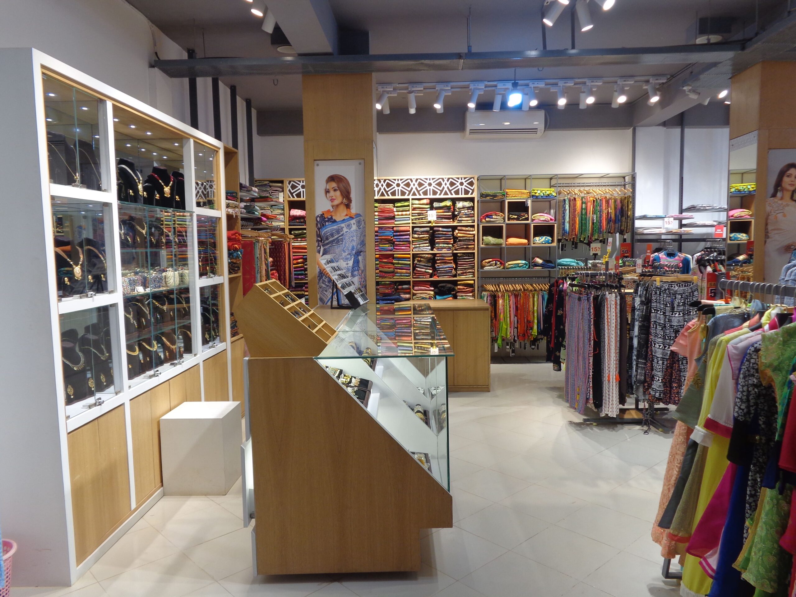 Mbrella Kashempur Complete Project Fashion Store Interior Design (17)