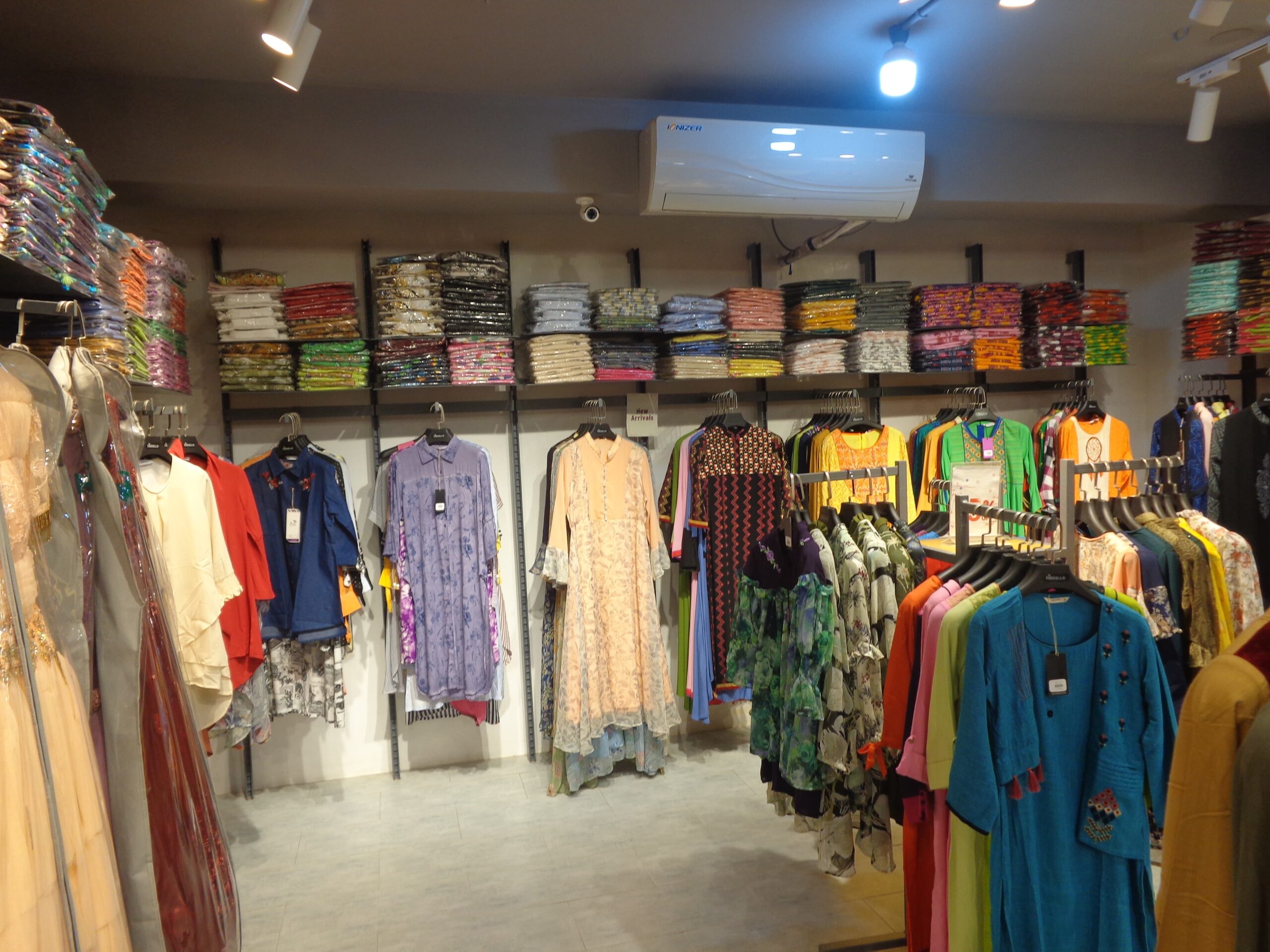 Mbrella Tangail Complete Project Fashion Store Interior Design (16)