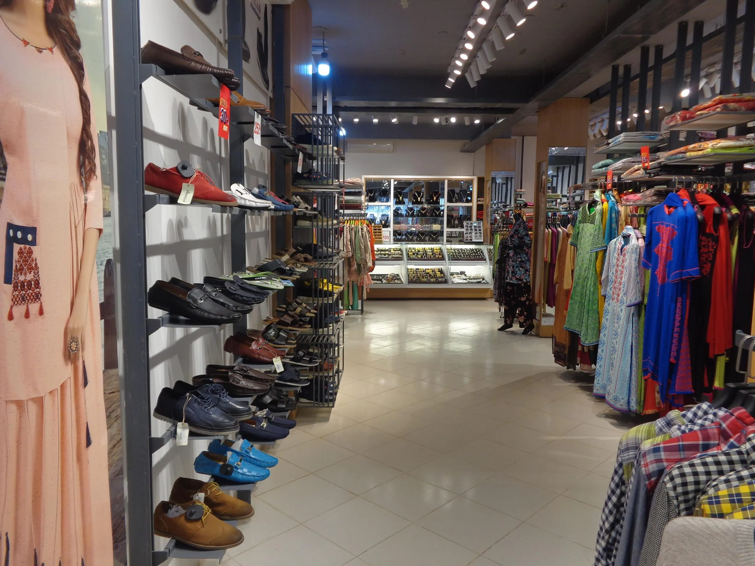 Mbrella Kashempur Complete Project Fashion Store Interior Design (13)