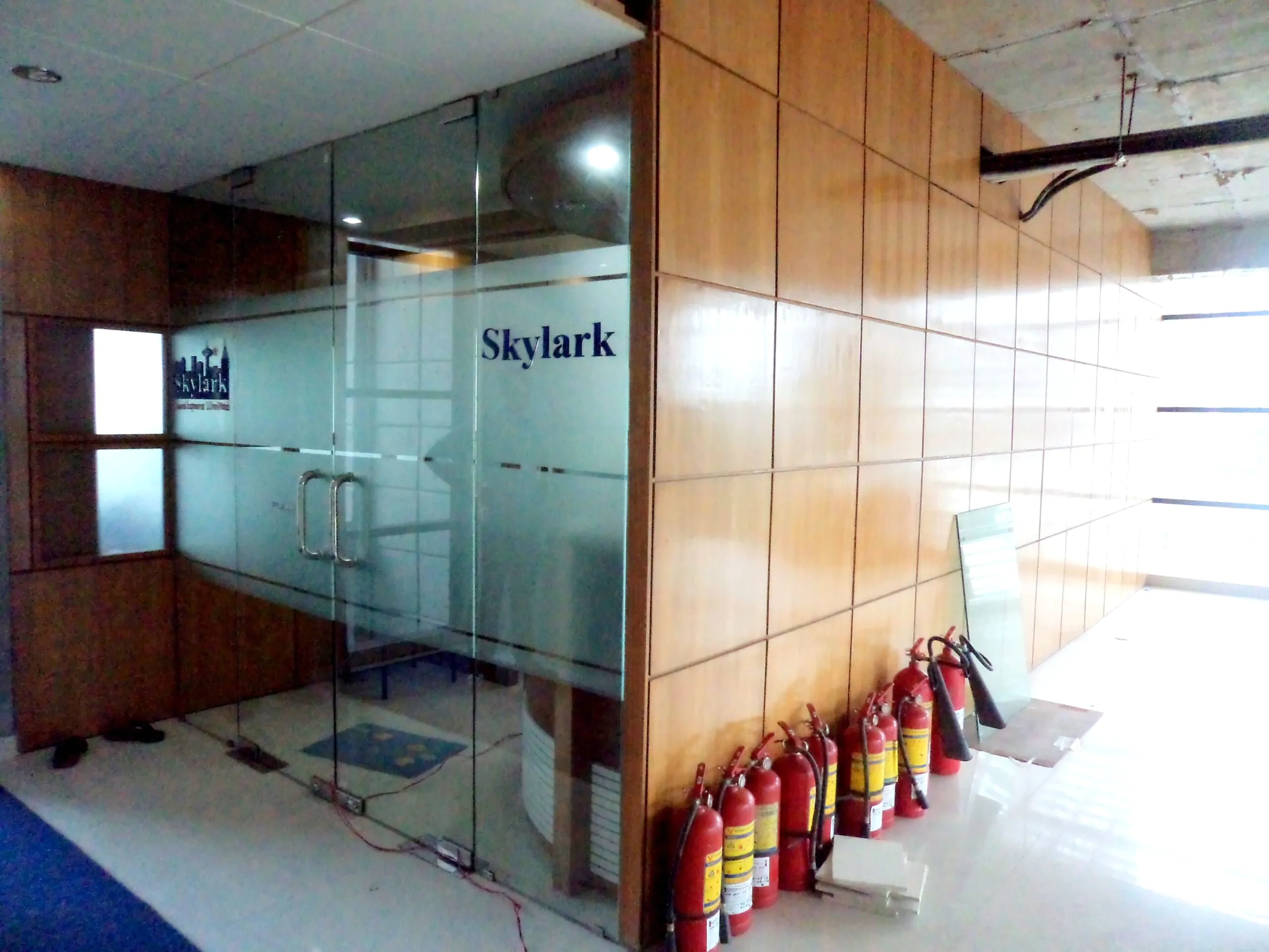Skylark Banani Complete Project Office Interior Design (14)