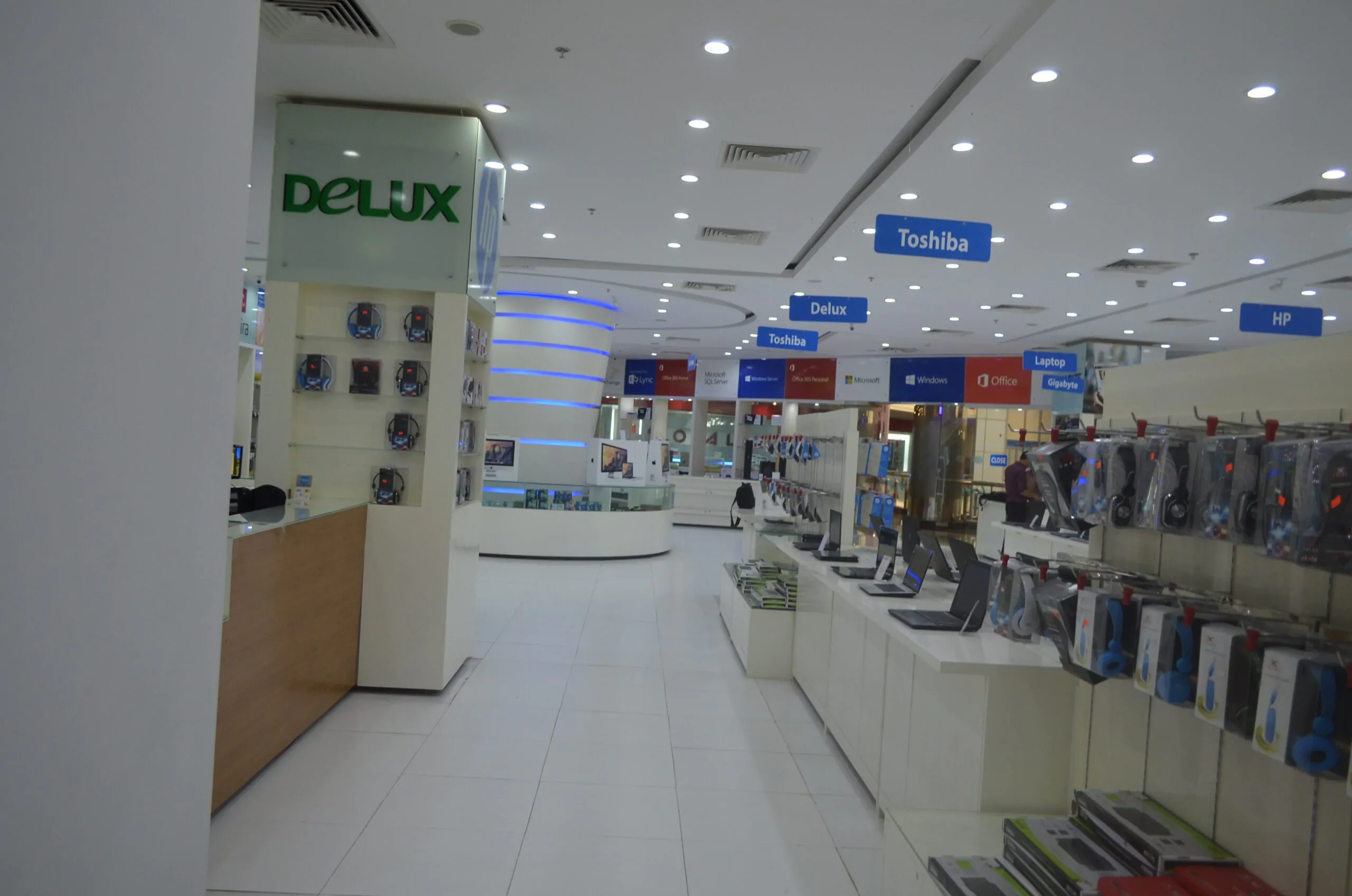 Smart Technologies Jamuna Future Park Complete Project Computer Shop Interior Design (10)