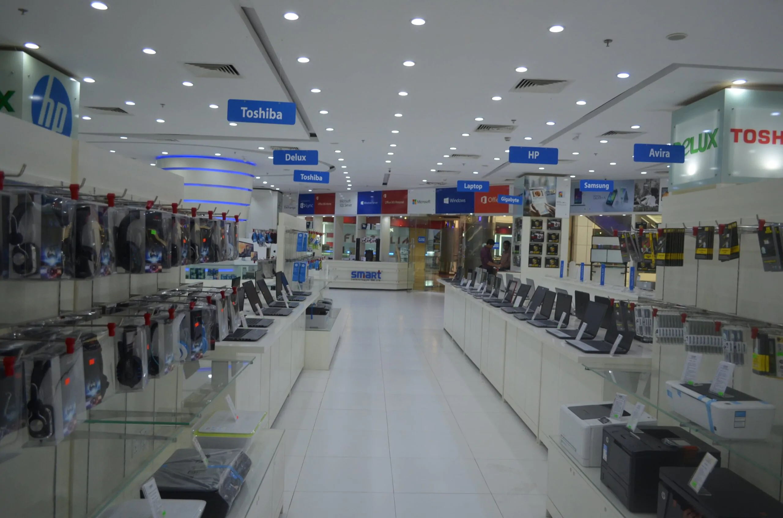 Smart Technologies Jamuna Future Park Complete Project Computer Shop Interior Design (11)