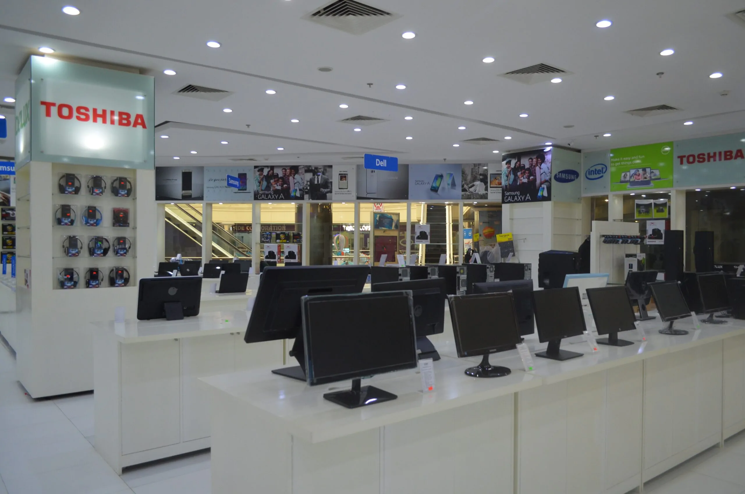 Smart Technologies Jamuna Future Park Complete Project Computer Shop Interior Design (12)