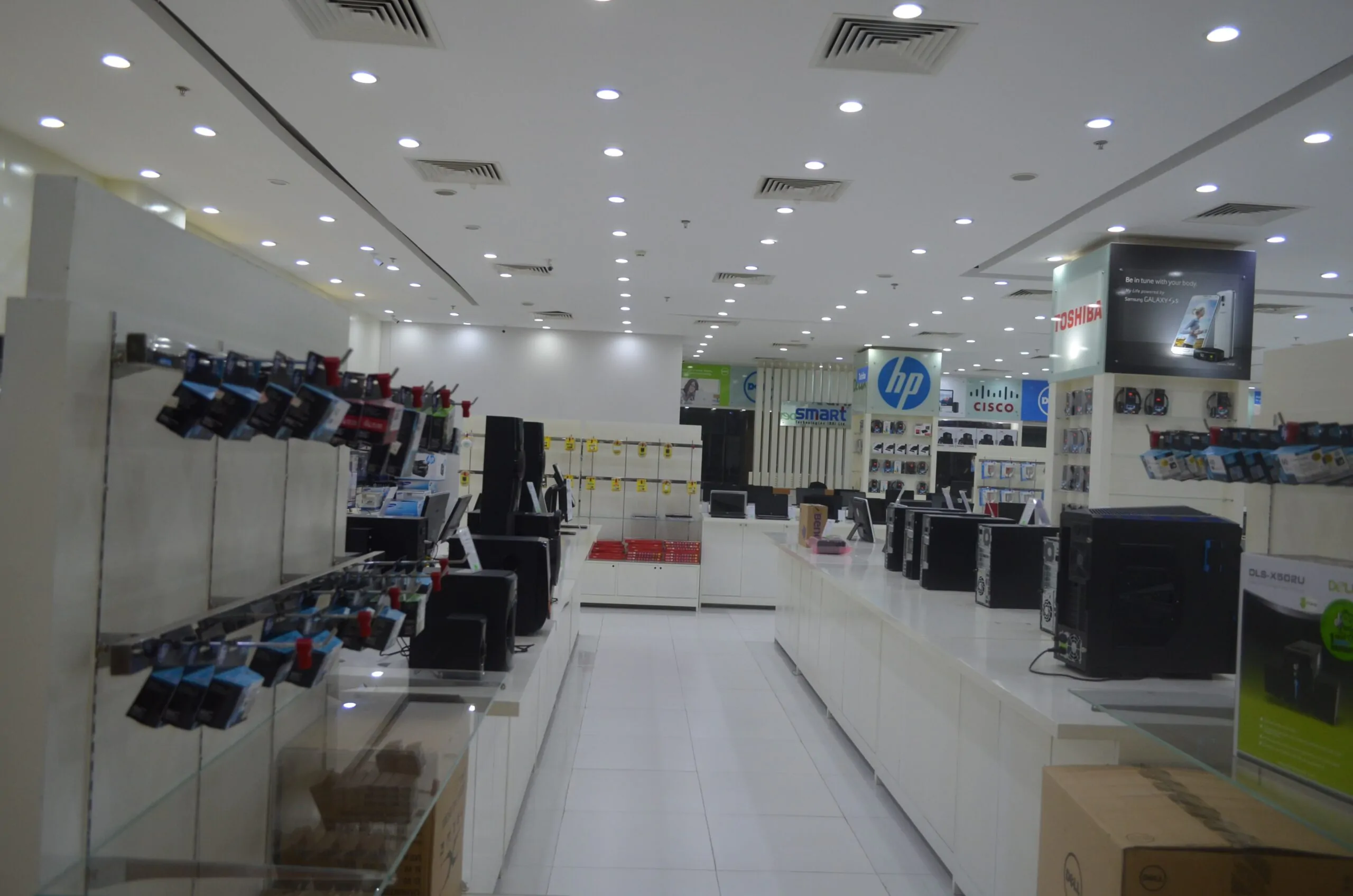 Smart Technologies Jamuna Future Park Complete Project Computer Shop Interior Design (14)