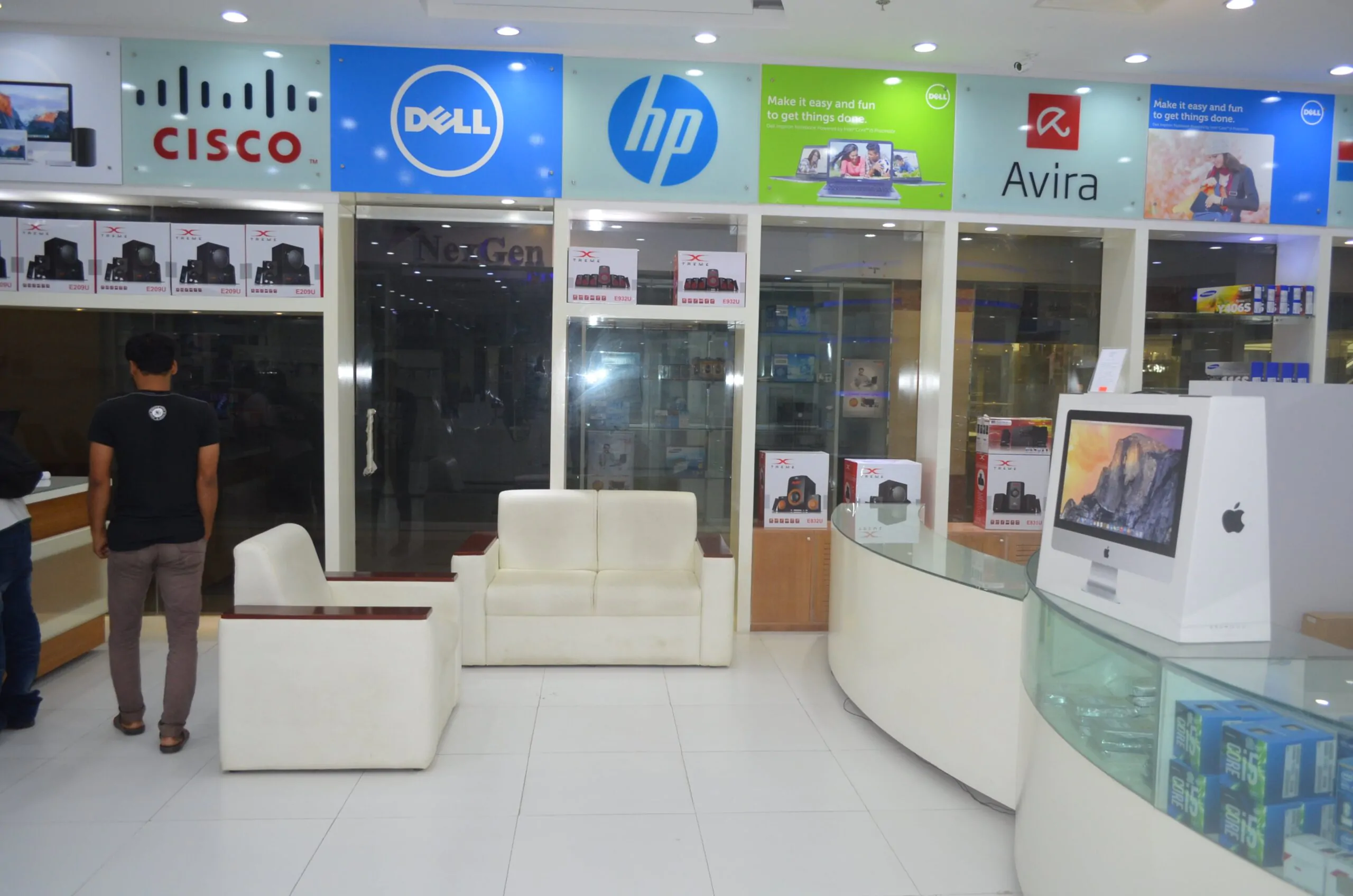 Smart Technologies Jamuna Future Park Complete Project Computer Shop Interior Design (20)