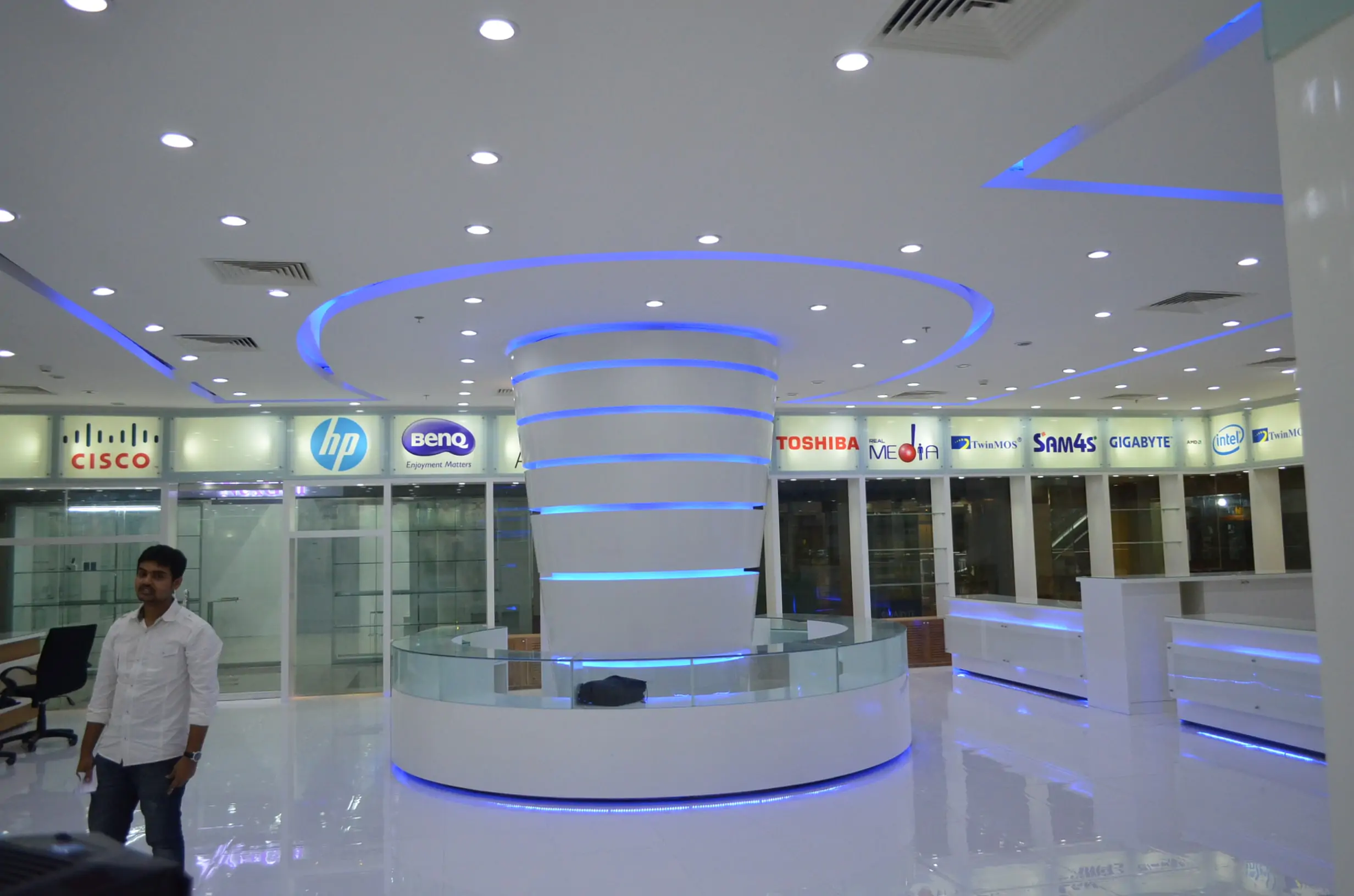 Smart Technologies Jamuna Future Park Complete Project Computer Shop Interior Design (3)