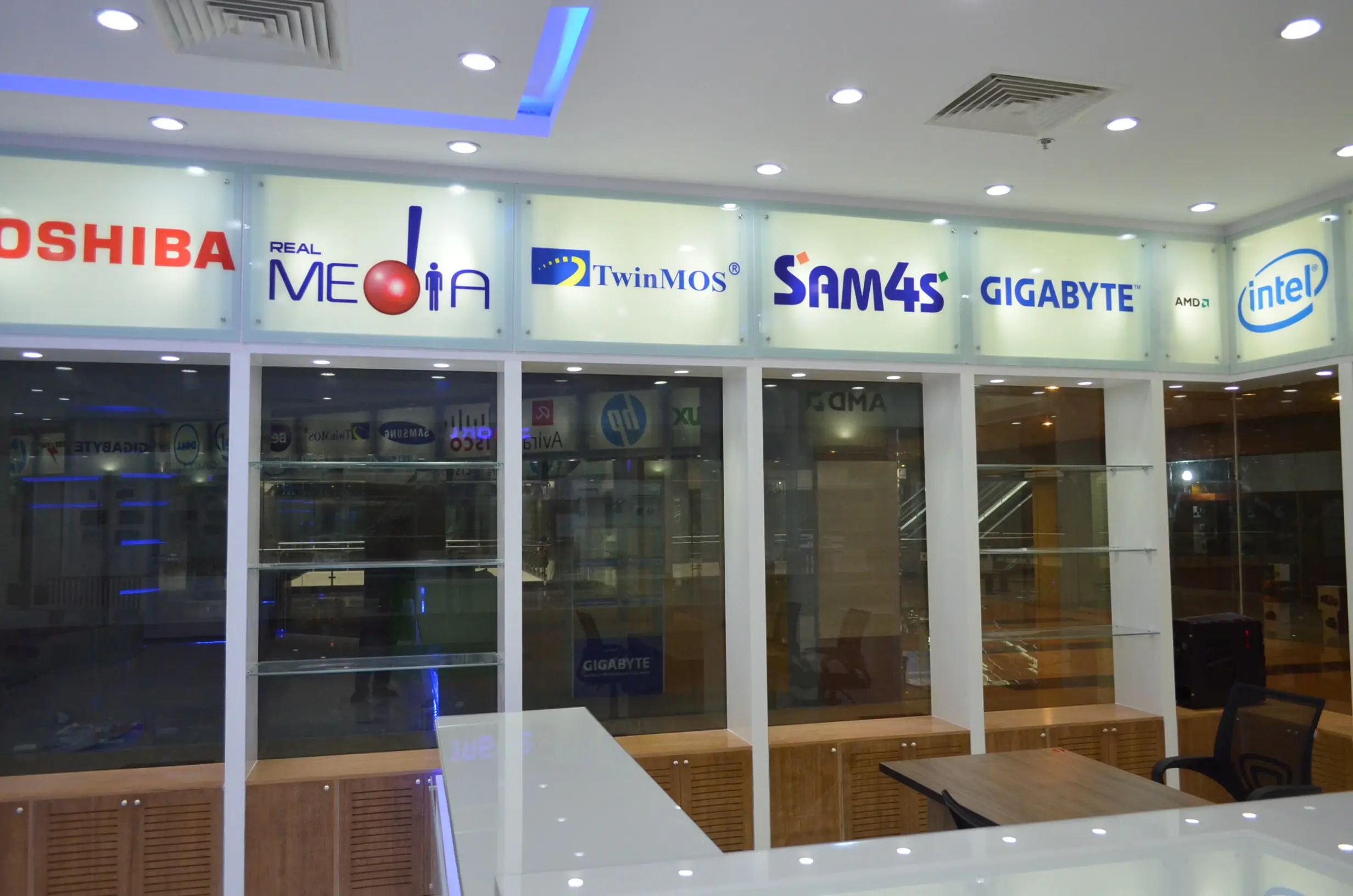 Smart Technologies Jamuna Future Park Complete Project Computer Shop Interior Design (4)