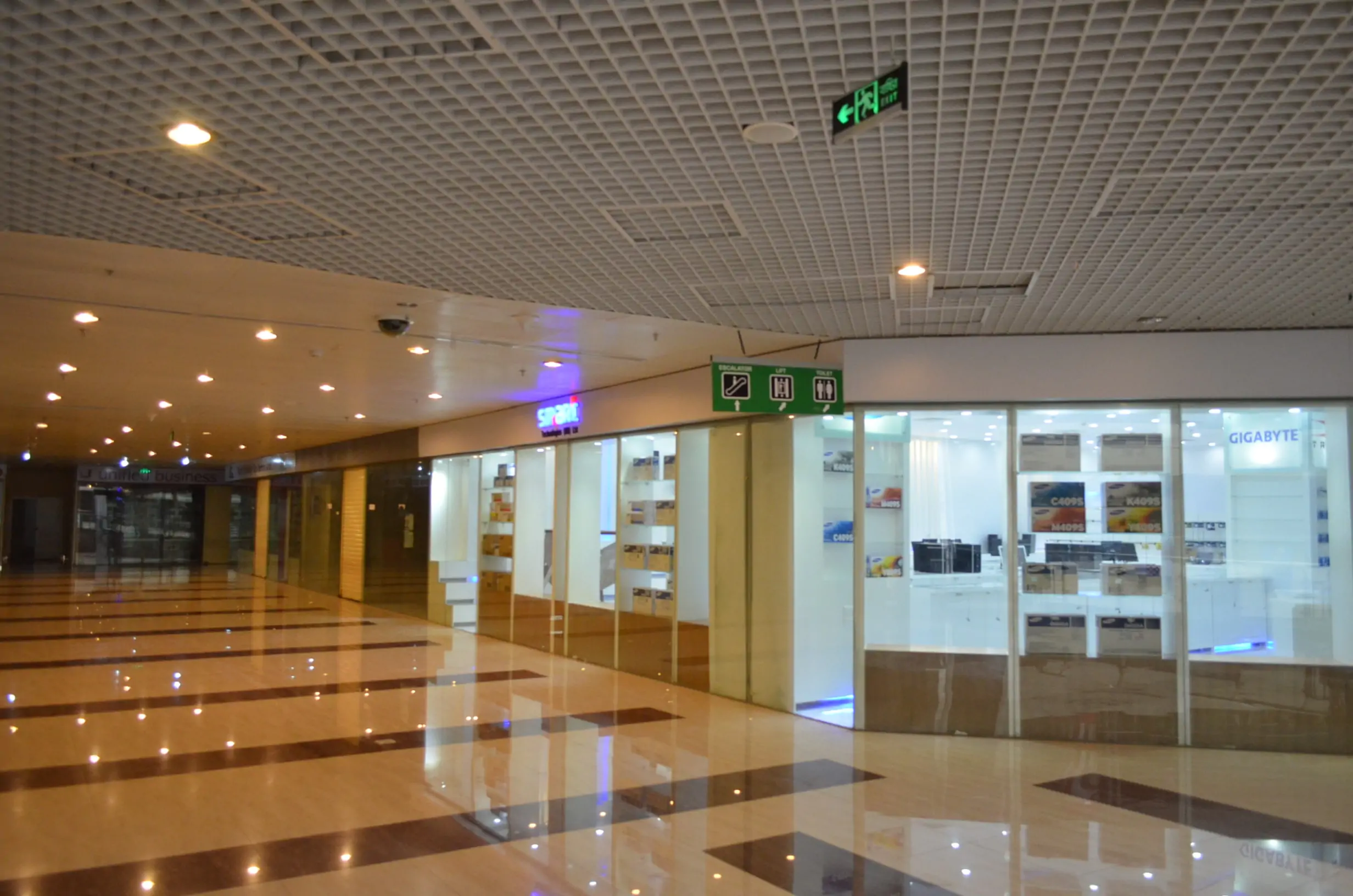 Smart Technologies Jamuna Future Park Complete Project Computer Shop Interior Design (8)